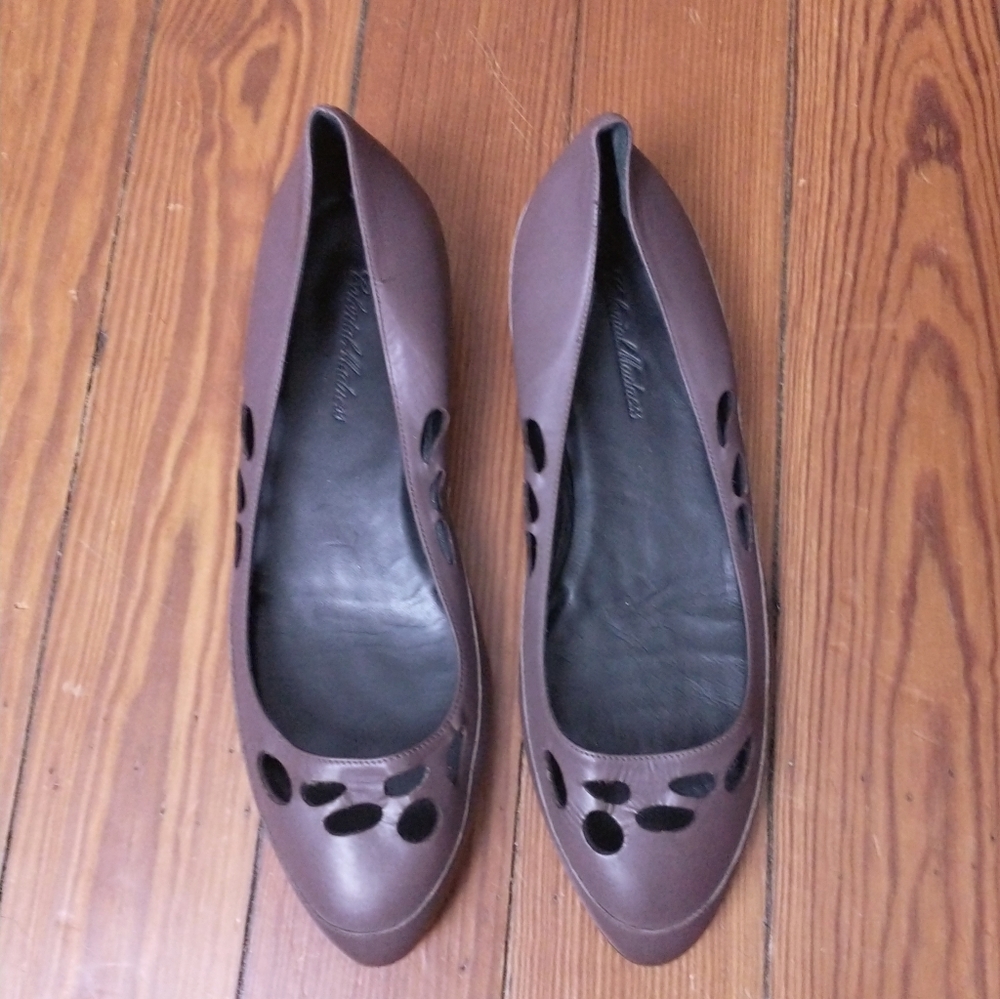 LD Tuttle Colonial Madness Flats Size 39